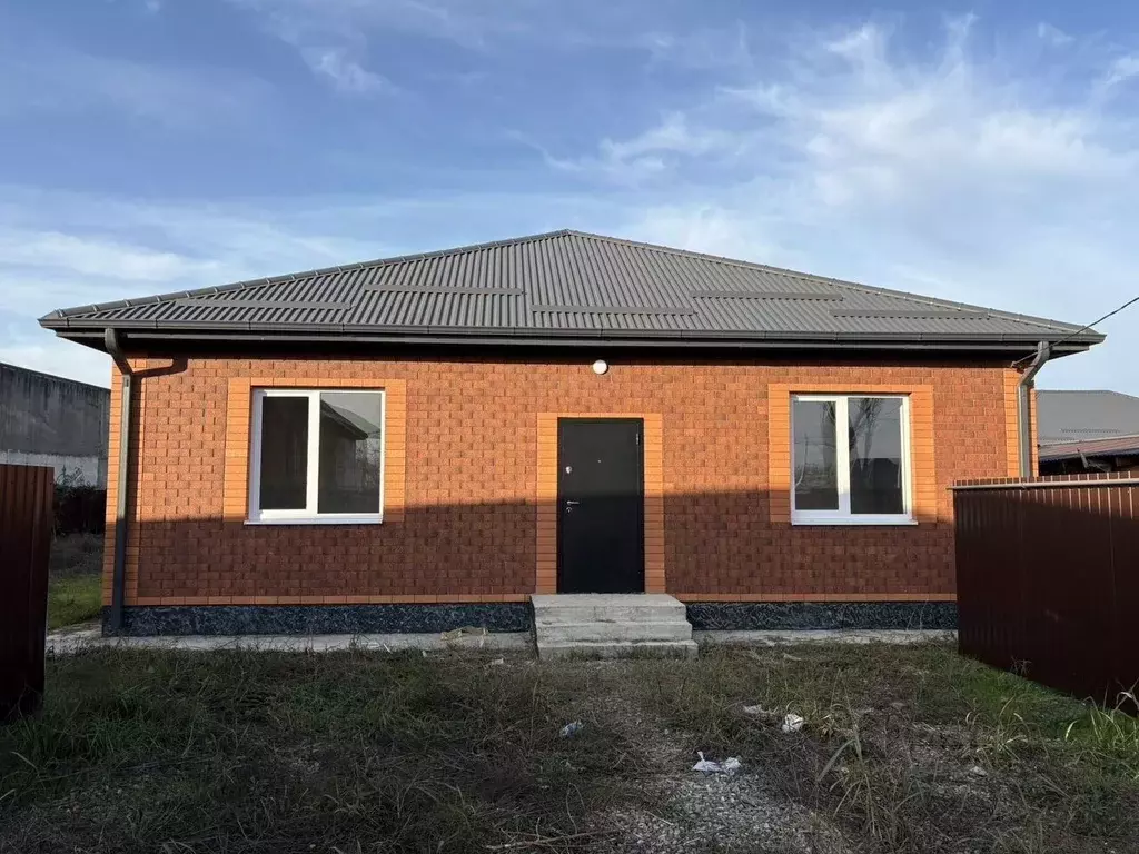 Дом в Краснодарский край, Белореченский район, Южненское с/пос, пос. ... - Фото 1