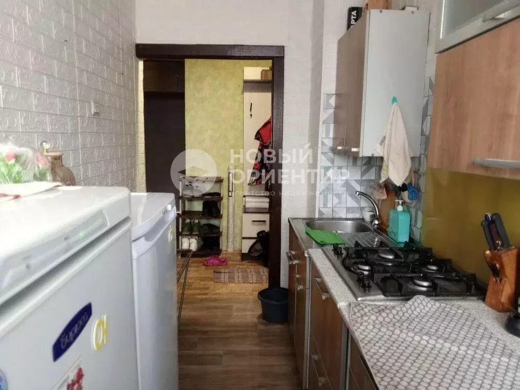 Комната Свердловская область, Екатеринбург ул. Шишимская, 17 (11.0 м) - Фото 2