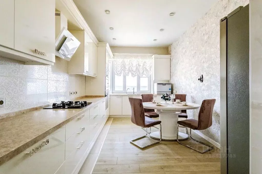 3-к кв. Чувашия, Чебоксары пл. Речников, 7 (96.9 м) - Фото 0