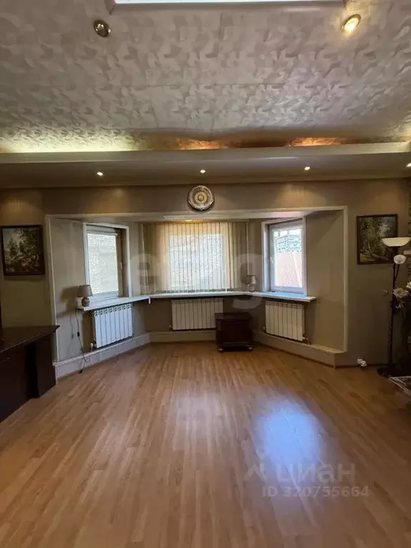 Дом в Сахалинская область, Южно-Сахалинск Брянская ул., 26 (400 м) - Фото 1