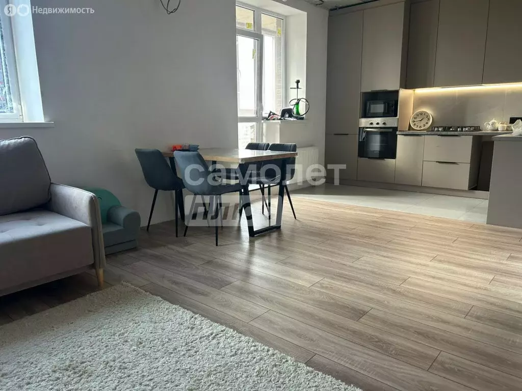 3-комнатная квартира: Волгоград, улица 70-летия Победы, 21А (70 м) - Фото 1