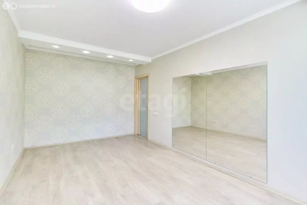 3-комнатная квартира: Тюмень, Севастопольская улица, 17 (56.4 м) - Фото 1