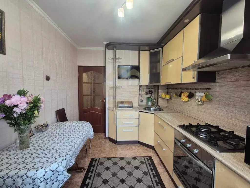 4-к кв. Белгородская область, Губкин ул. Раевского, 2 (72.8 м) - Фото 0