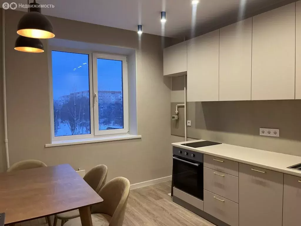 3-комнатная квартира: Пермь, проспект Декабристов, 31 (67 м) - Фото 1