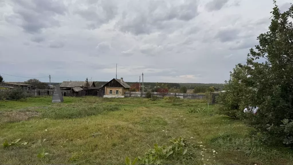 Дом в Свердловская область, Богданович муниципальный округ, с. ... - Фото 1