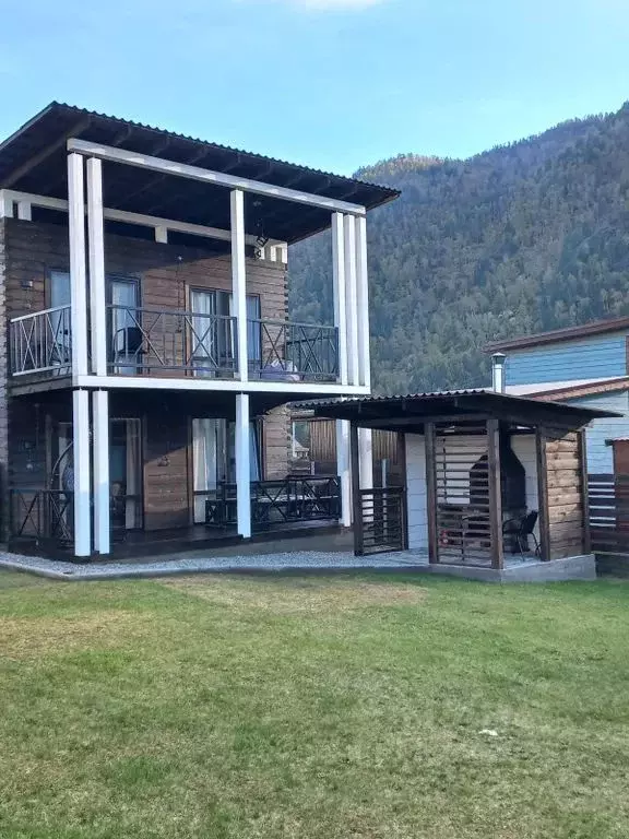 Дом в Алтай, Чемальский район, с. Чемал ул. Майская, 35 (60 м) - Фото 1