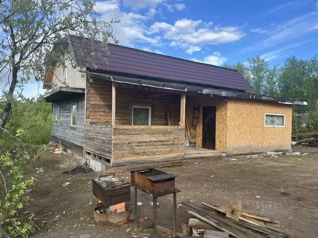 Дом в Мурманская область, Кола просп. Виктора Миронова (158 м) - Фото 1
