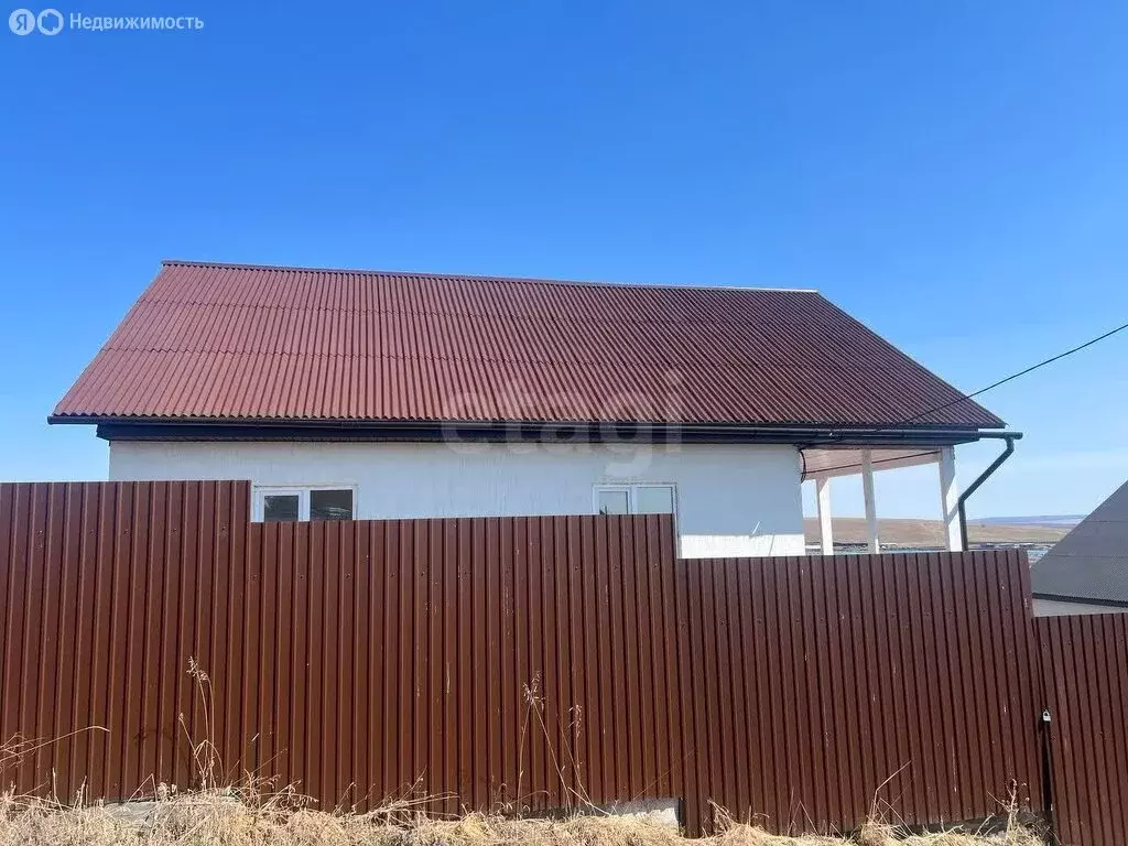 Дом в село Хомутово, улица Михаила Черникова (180 м) - Фото 1