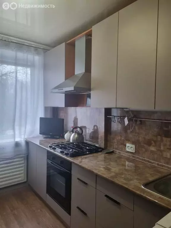 3-комнатная квартира: Уфа, улица Минигали Губайдуллина, 25 (62 м) - Фото 0