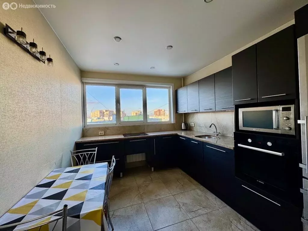 3-комнатная квартира: Санкт-Петербург, улица Маршала Казакова, 10к1Г ... - Фото 1