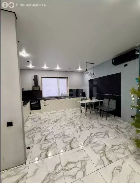 Дом в Заводоуковск, улица Архитекторов (140 м) - Фото 1