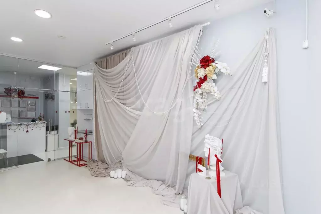 Помещение свободного назначения в Тюменская область, Тюмень ул. ... - Фото 1