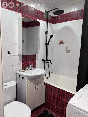 3-комнатная квартира: Челябинск, улица Дзержинского, 101 (46 м) - Фото 1