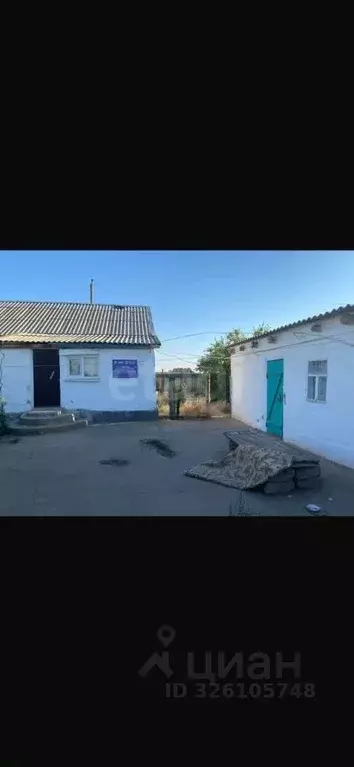 Дом в Калмыкия, Октябрьский район, Цаган-Нурское с/мо, пос. Чарлакта ... - Фото 1