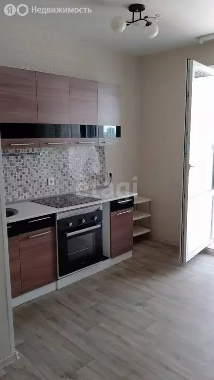 1-комнатная квартира: Тюмень, улица Парада Победы, 9 (27 м) - Фото 1