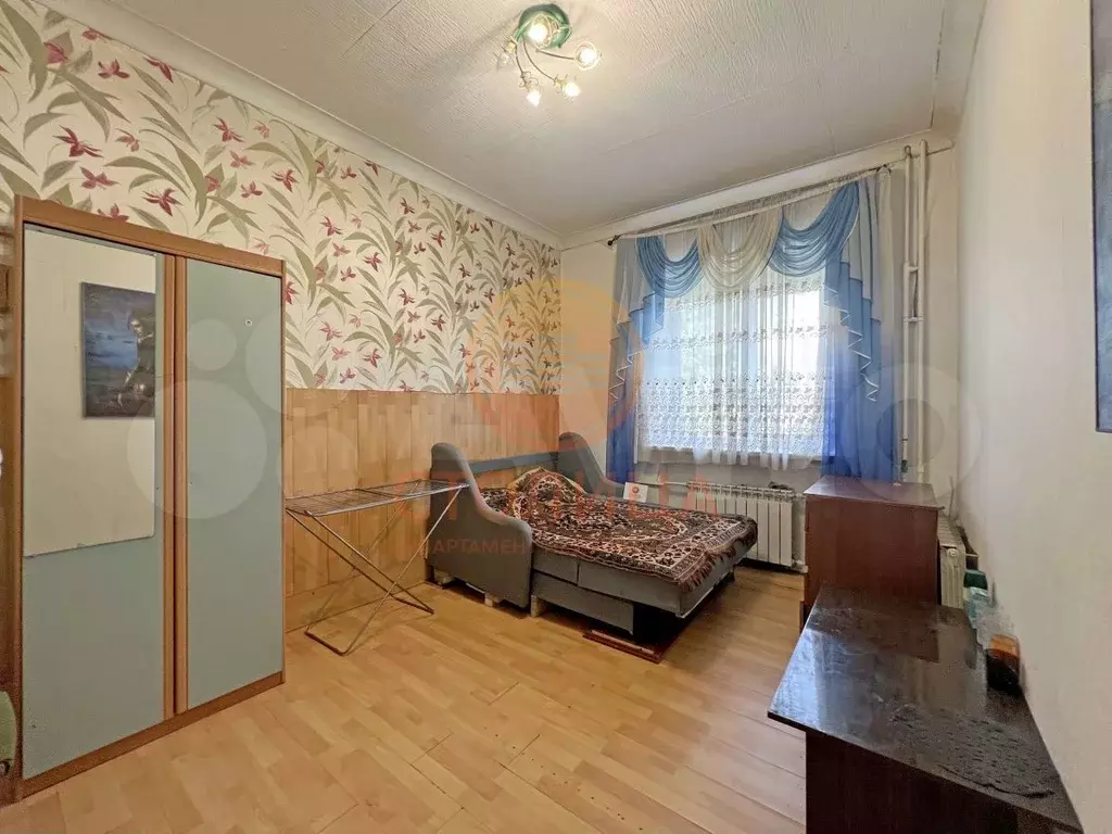 Комната 65 м в 4-к., 1/2 эт. - Фото 0