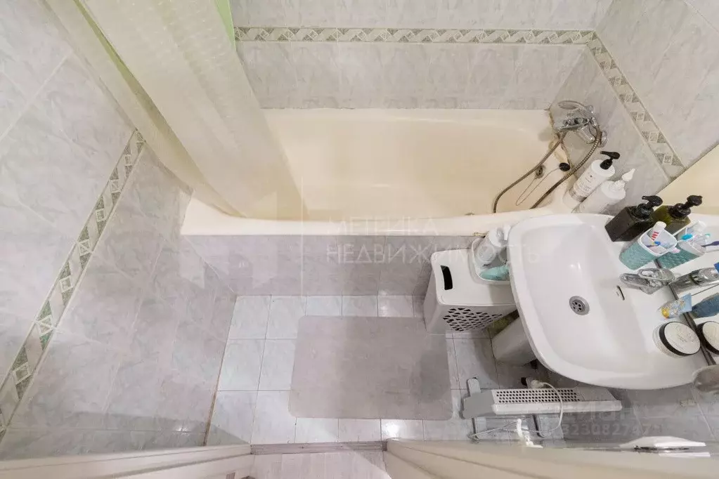 2-к кв. Тюменская область, Тюмень Парфеново мкр, ул. Тимуровцев, 30 ... - Фото 0