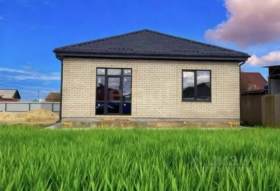 Дом в Калмыкия, Целинный район, с. Троицкое ул. Космонавтов, 1 (107 м) - Фото 2