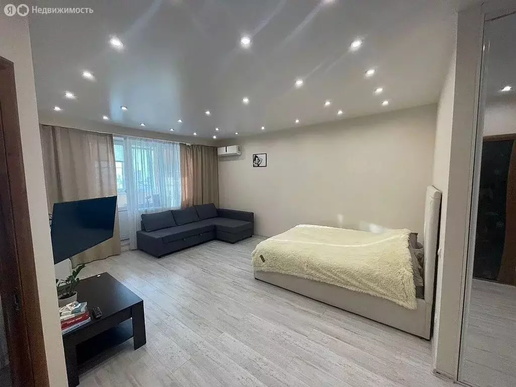 1-комнатная квартира: Тюмень, Фабричная улица, 9 (59 м) - Фото 0