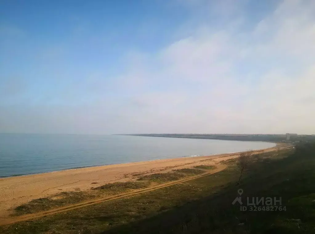 Участок в Крым, Ленинский район, Семисотское с/пос, с. Каменское  (6.0 ... - Фото 1