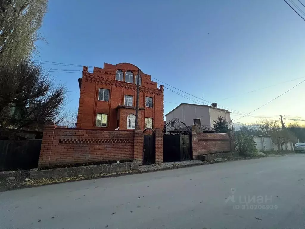 Дом в Волгоградская область, Волгоград Пермская ул., 20 (394 м) - Фото 0