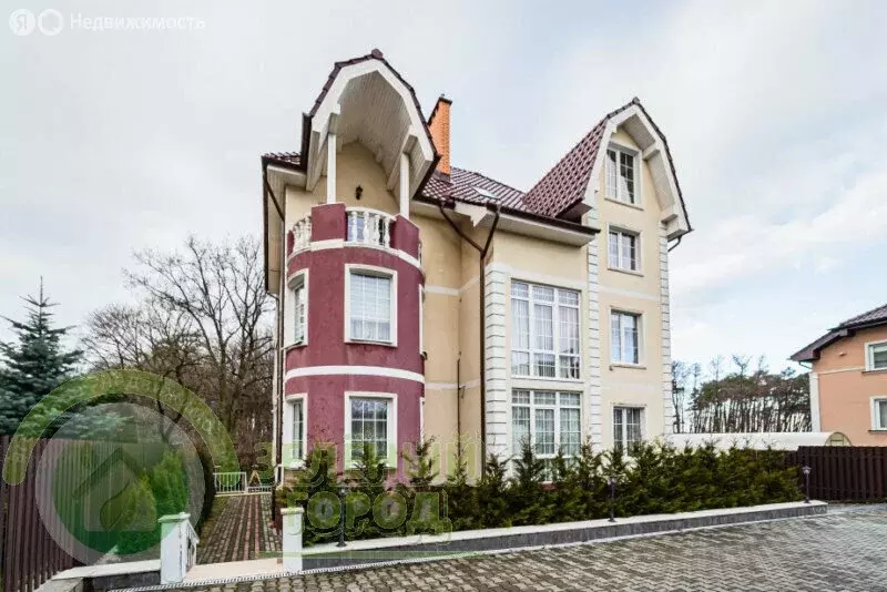 3-комнатная квартира: Пионерский, Пионерская улица, 6Б (130 м) - Фото 0