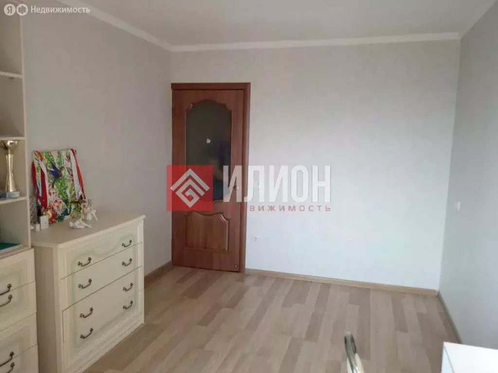 3-комнатная квартира: Севастополь, улица Адмирала Фадеева, 21Б (76 м) - Фото 1