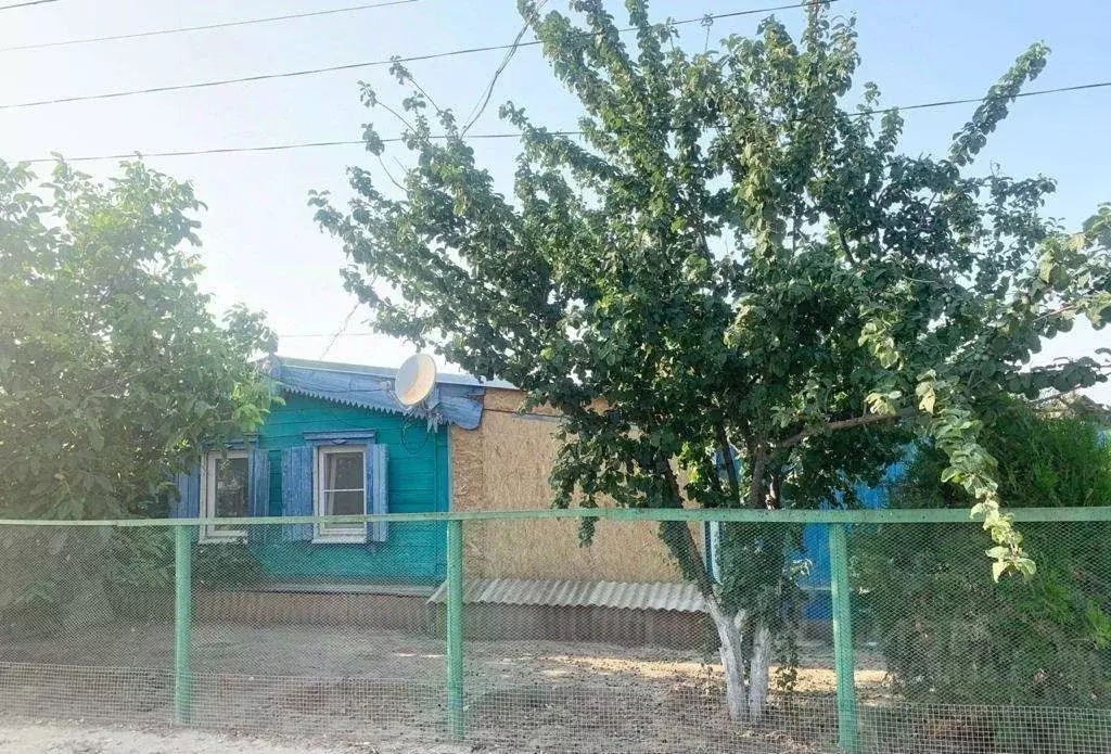 Дом в Астраханская область, Икрянинский район, с. Бахтемир ... - Фото 1