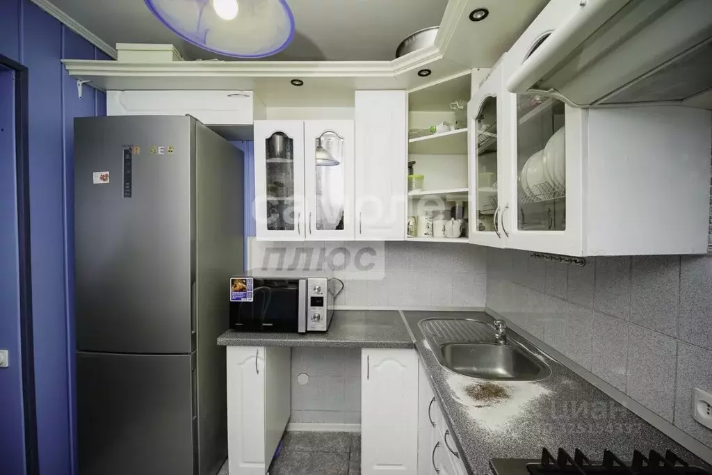 3-к кв. Омская область, Омск ул. Рождественского, 13 (62.0 м) - Фото 0