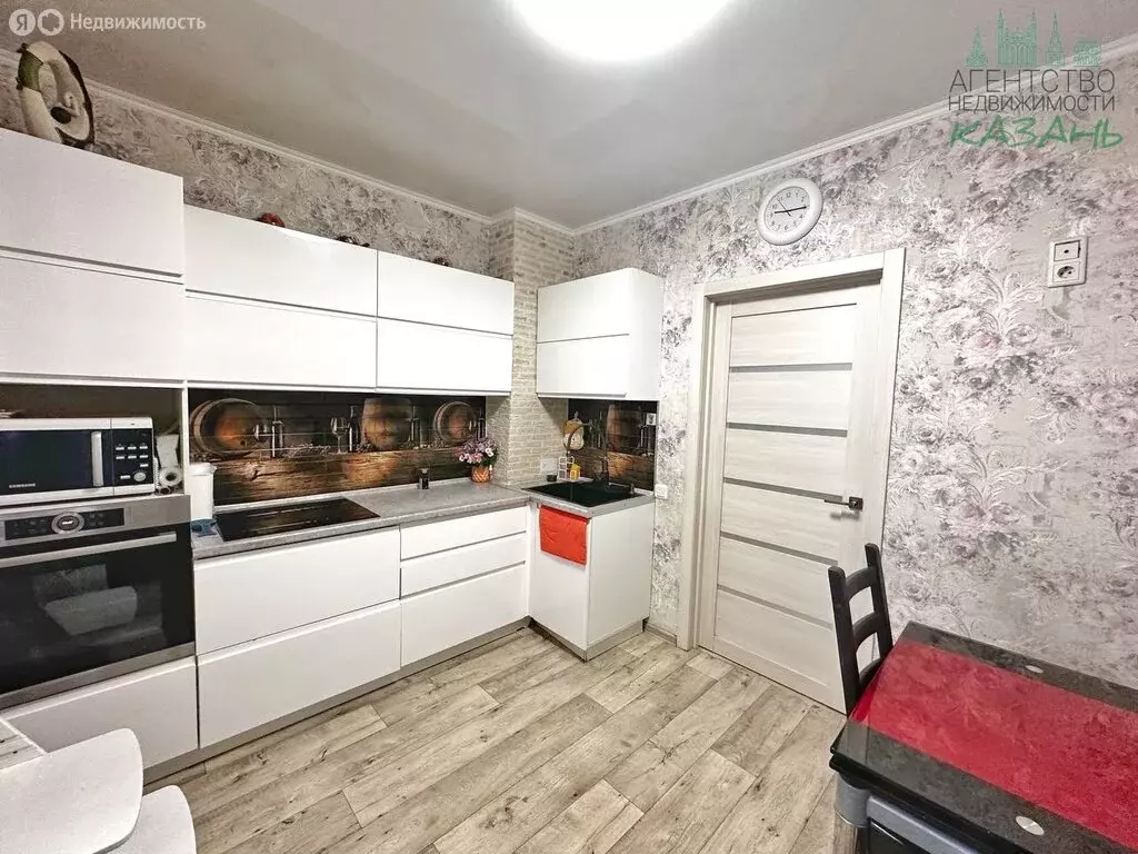 3-комнатная квартира: Казань, проспект Победы, 139к1 (97 м) - Фото 0