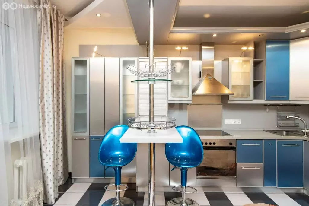 2-комнатная квартира: Тюмень, улица Хохрякова, 10 (105.9 м) - Фото 2