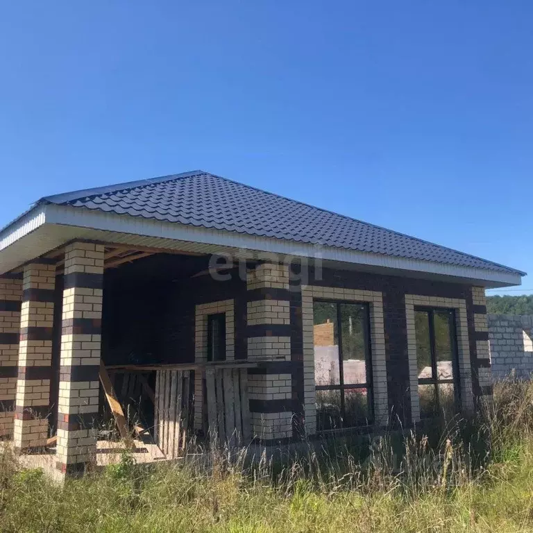 Дом в Башкортостан, Иглинский район, Акбердинский сельсовет, д. ... - Фото 1