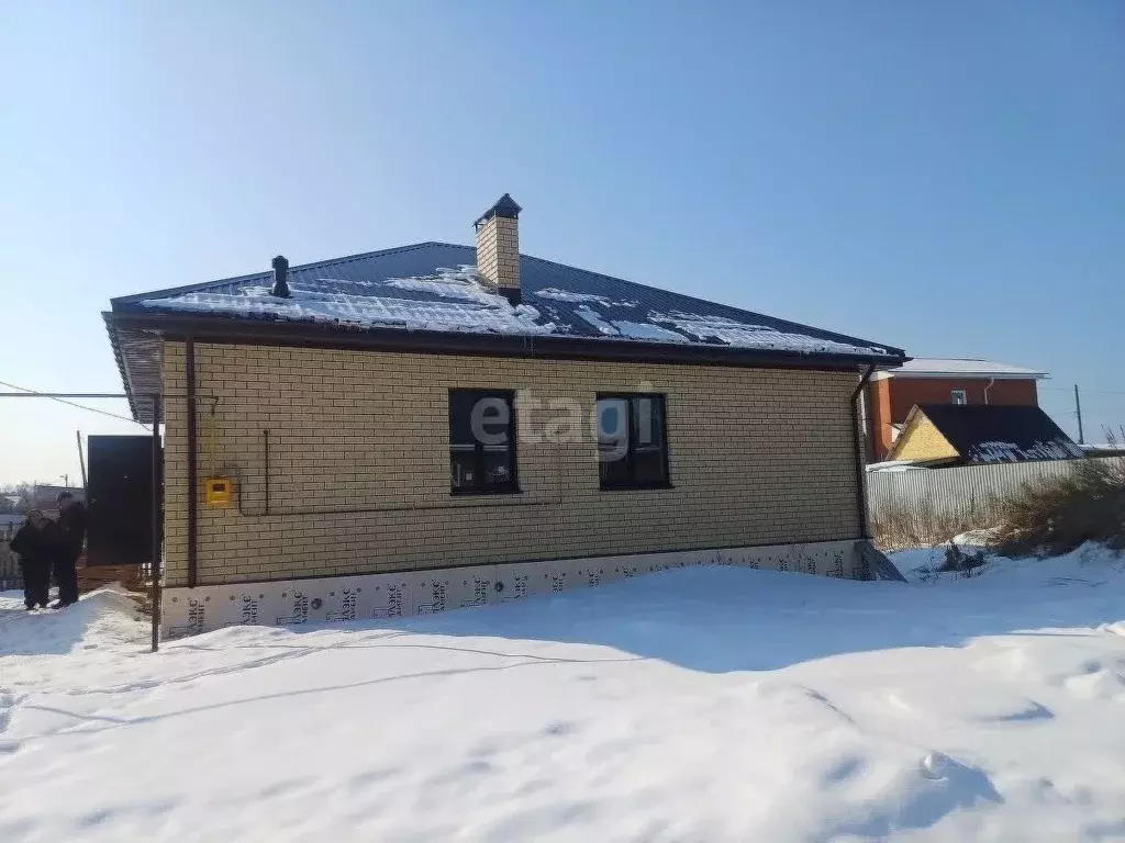 Дом в Челябинская область, Чебаркуль пос. Имени Куйбышева, ул. ... - Фото 1