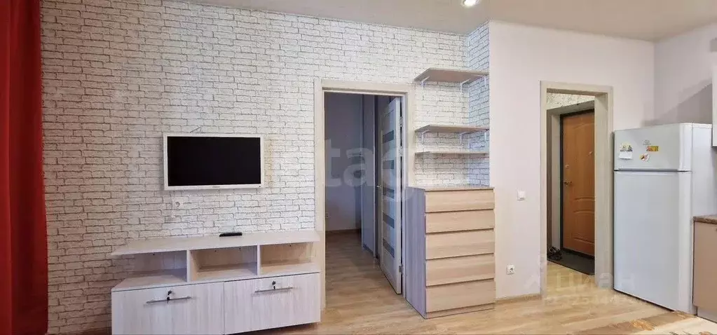 2-к кв. Тюменская область, Тюмень ул. Тимофея Чаркова, 79к1 (36.0 м) - Фото 1