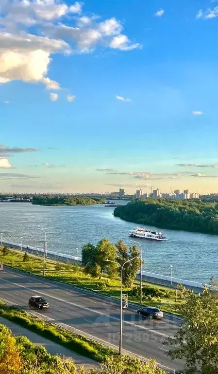 2-к кв. Омская область, Омск наб. Иртышская, 33 (57.0 м) - Фото 0