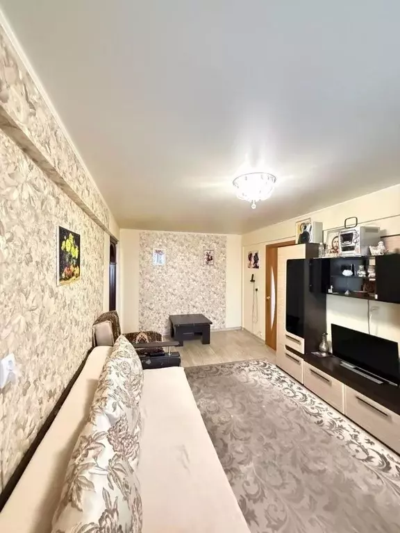 3-к кв. Омская область, Омск Городок Нефтяников мкр, ул. ... - Фото 2