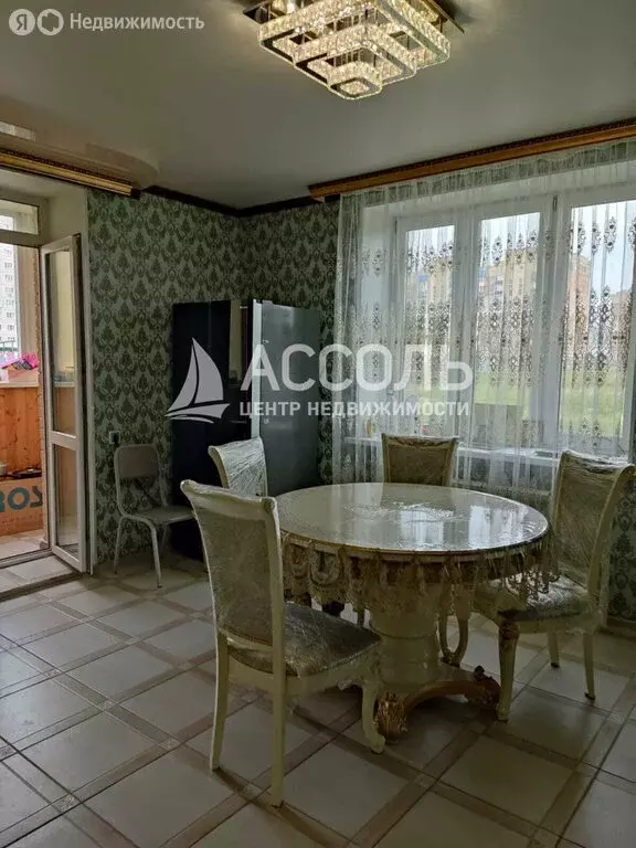 2-комнатная квартира: Омск, улица Архиепископа Сильвестра, 3 (58 м) - Фото 0