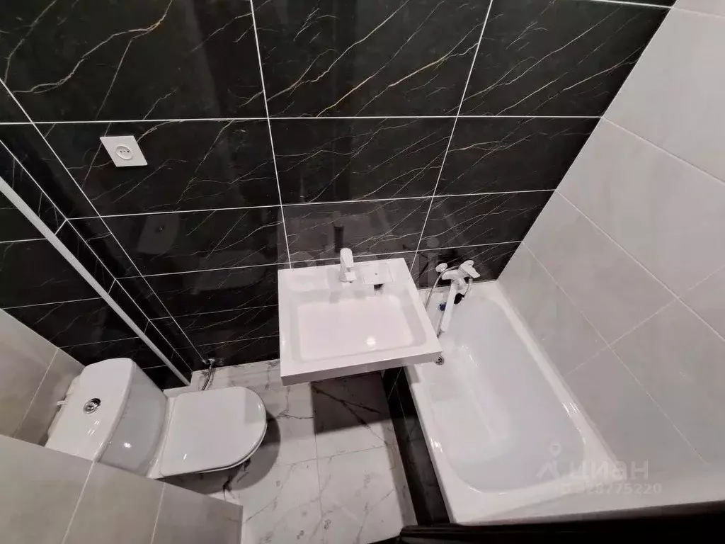 Студия Тюменская область, Тюмень Холодильная ул., 40/3 (17.5 м) - Фото 1