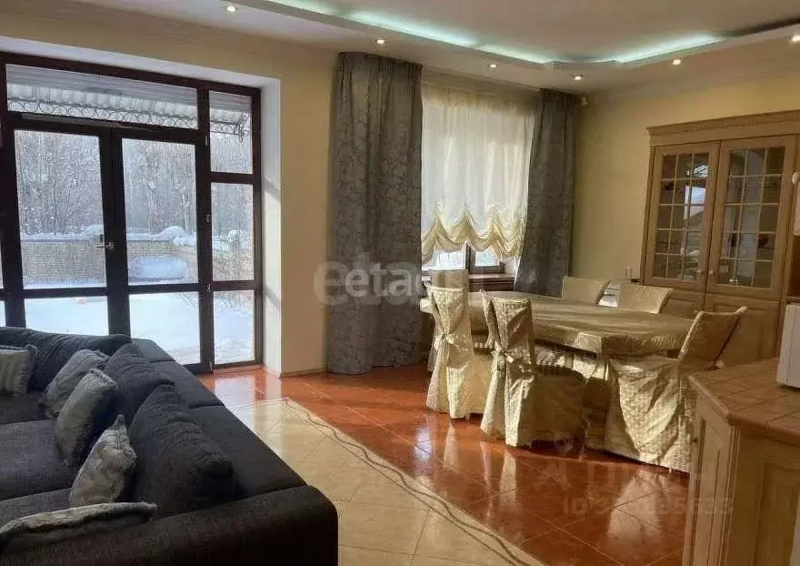 Таунхаус в Тюменская область, Тюмень Барнаульская ул. (284 м) - Фото 1