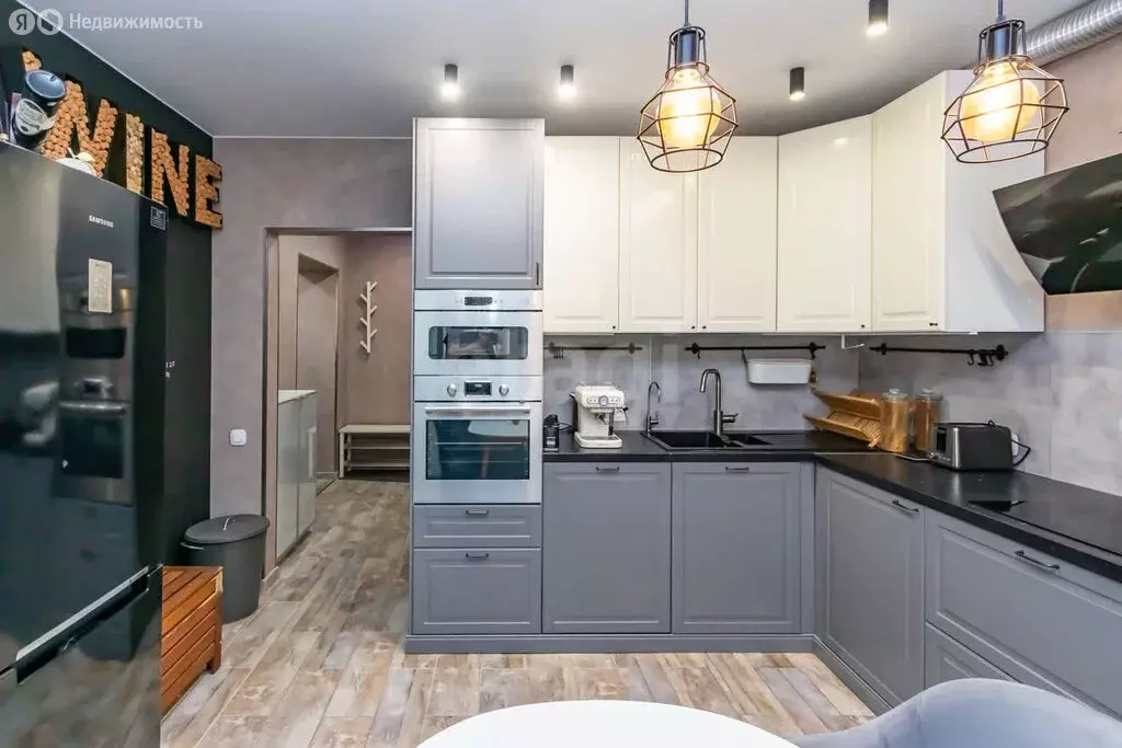 3-комнатная квартира: Тюмень, Депутатская улица, 80к2 (85 м) - Фото 1