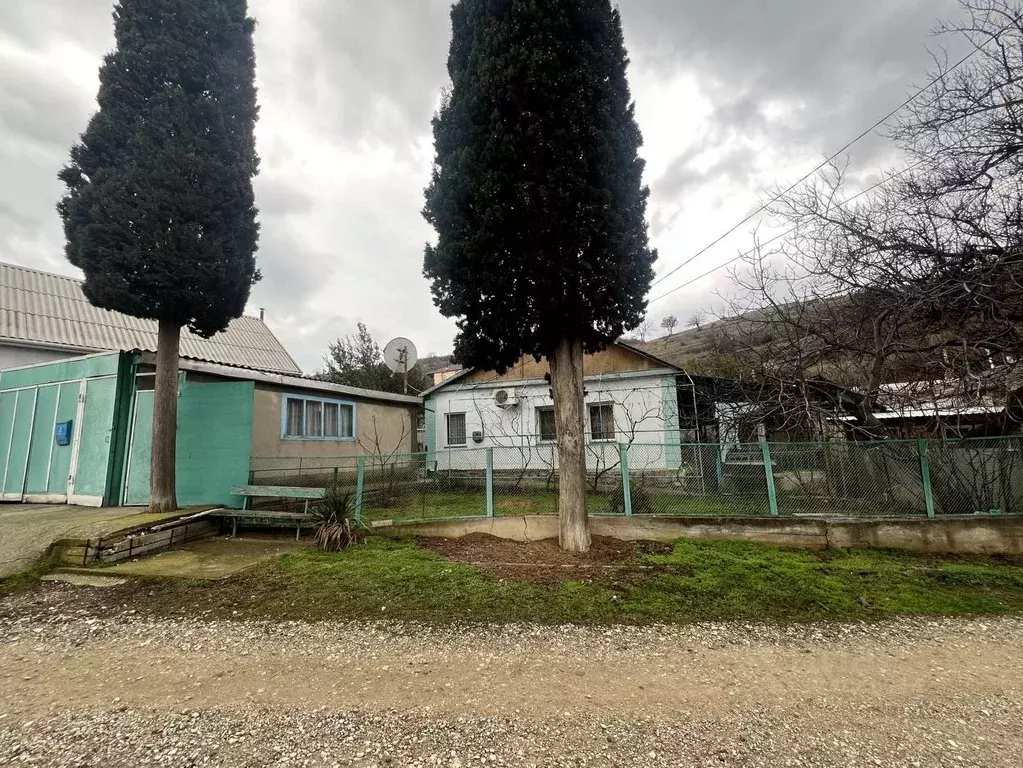 Дом в Крым, Алушта муниципальный округ, с. Приветное пер. Школьный, 4 ... - Фото 2