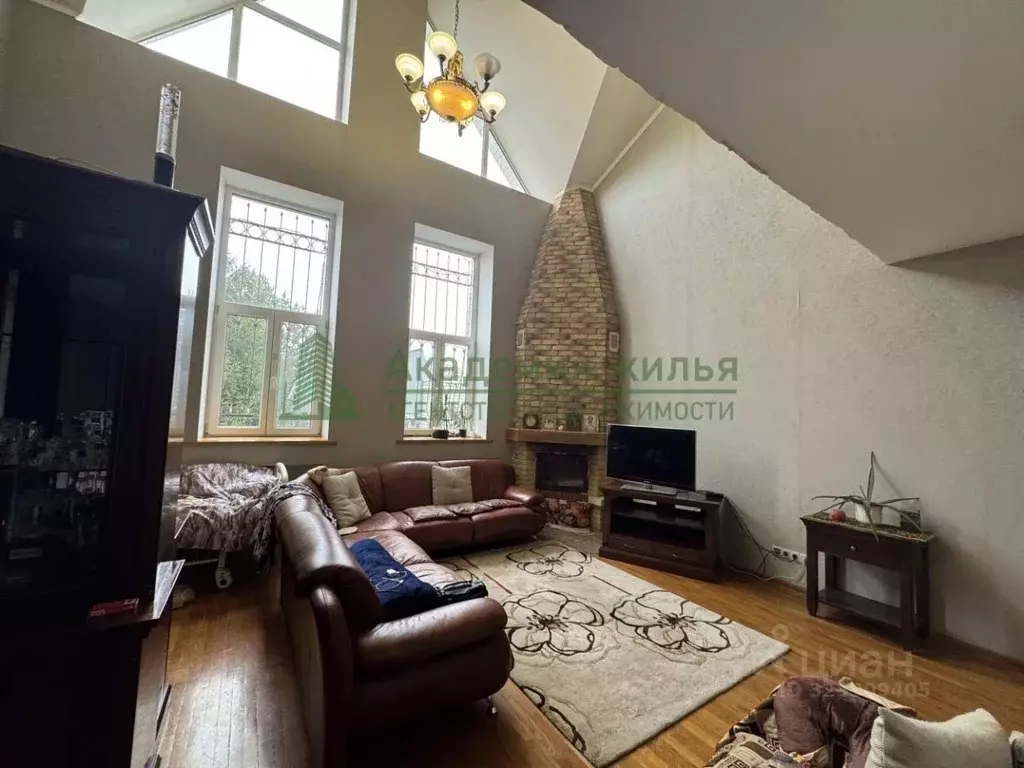 Дом в Саратовская область, Саратов ул. Имени А.П. Муленкова, 1 (244 м) - Фото 1