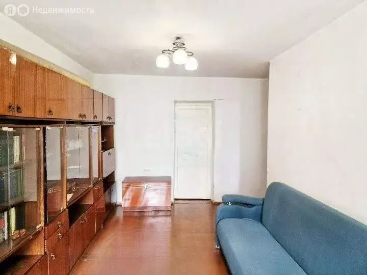 3-комнатная квартира: Абакан, улица Пушкина, 46 (56.2 м) - Фото 1