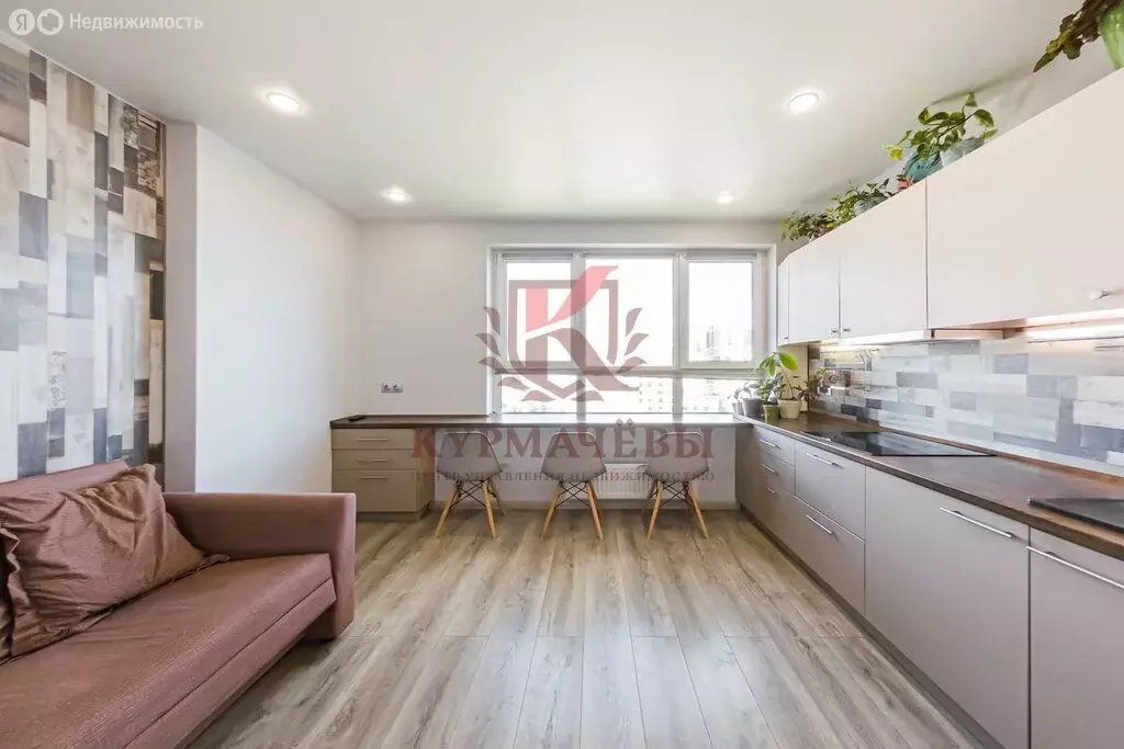 1-комнатная квартира: Екатеринбург, улица Евгения Савкова, 33 (42 м) - Фото 1