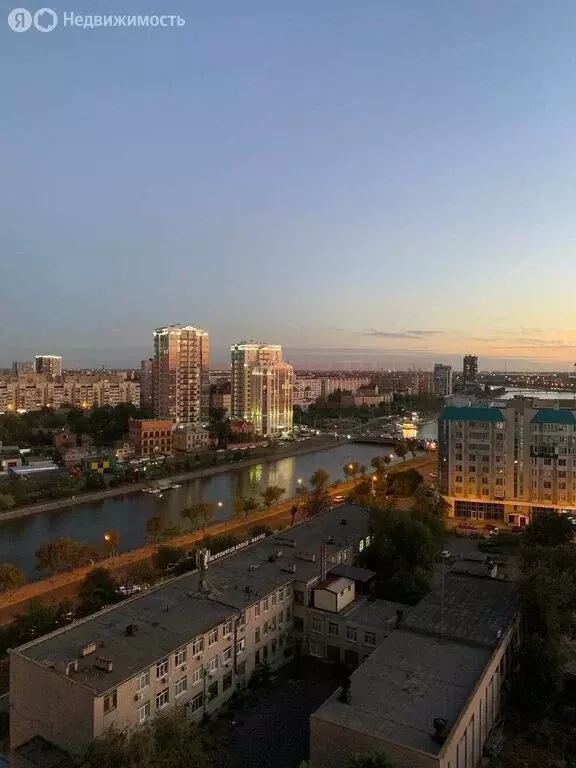 3-комнатная квартира: Астрахань, улица Набережная Приволжского Затона, ... - Фото 1