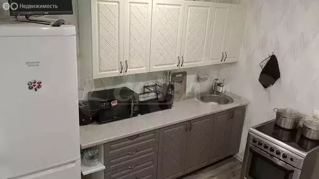 1-комнатная квартира: Тюмень, улица Жуковского, 82 (30.2 м) - Фото 0