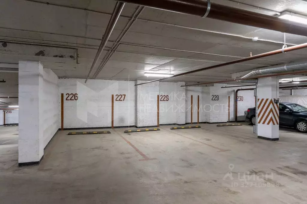 Гараж в Тюменская область, Тюмень ул. Тимофея Чаркова, 89 (13 м) - Фото 0