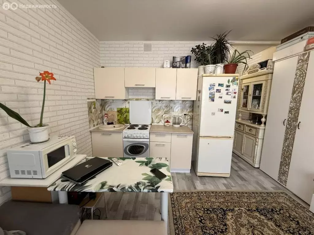 Квартира-студия: Челябинск, улица Братьев Кашириных, 131А (24.1 м) - Фото 2