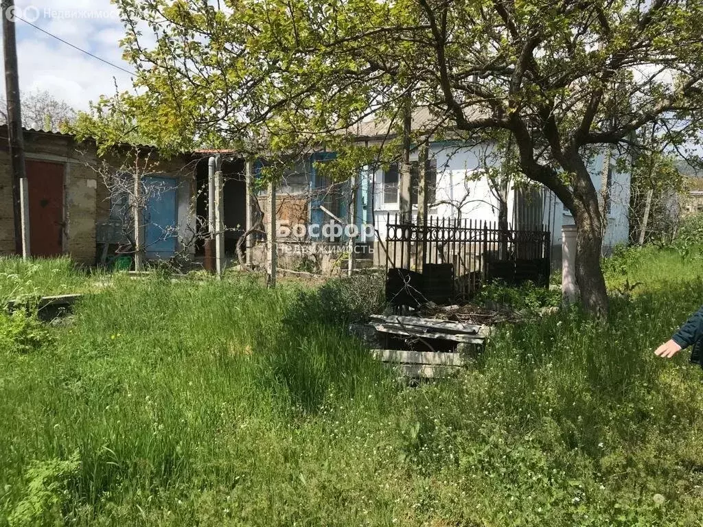 Дом в Старый Крым, Абрикосовая улица, 24 (100 м) - Фото 1