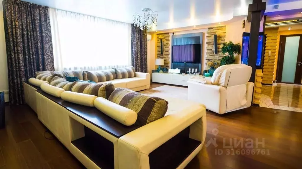 1-к кв. Иркутская область, Иркутск проезд Юрия Тена, 2 (180.0 м) - Фото 0